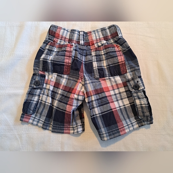 Gymboree Outlet boys size 4 plaid cargo shorts, elastic waist, buttoned pockets - Picture 2 of 3